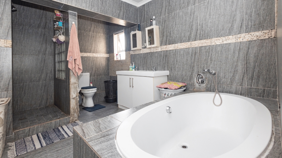 3 Bedroom Property for Sale in Peerless Park North Western Cape